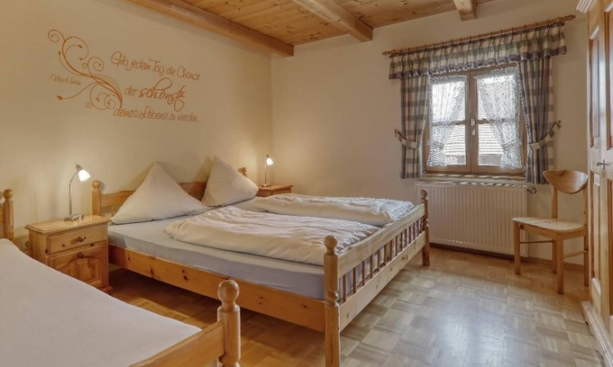 Eschlkam Apartment | Comfortable vacation apartment (70 sqm) with French balcony
