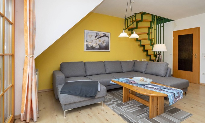Zingst Apartment | Comfortable vacation apartment in Zingst with balcony, WiFi and heated pool