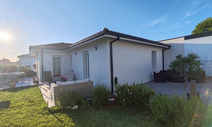 Mimizan House | Comfortable vacation home, close to ocean beaches, amenities 1 km away.