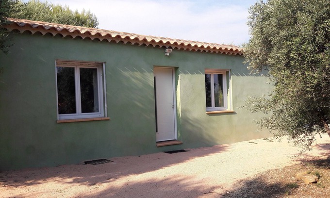 Le Castellet House | Comfortable villa in the heart of the Bandolais vineyards with private access and parking.