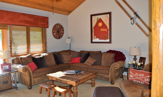 Elkhorn Village Condo | Comfortable, Well-appointed, Top-ranked 4 bedroom Sunburst Condo on Golf Course
