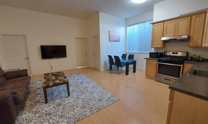 Daly City House | Comfy 2 bdrm 1 bath 3 beds in-law unit w/kitchen