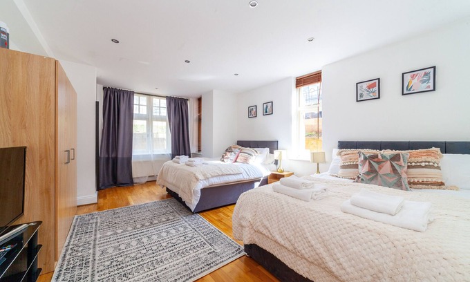 Queenstown Apartment | Comfy 2 Bed Apt with Private Garden, Battersea LDN