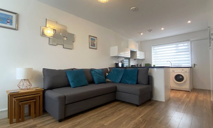 Wareham House | Comfy 2 bed house at Wareham train station; the ‘Gateway to the Purbecks’
