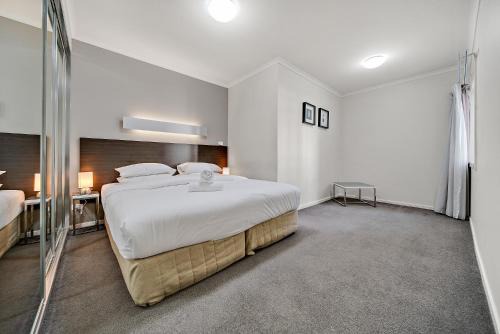 Greenway Apartment | Comfy 2-Bed Near the Lake with Secure Parking