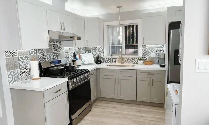South Berkeley Apartment | Comfy 2BR Near UCB 8 Min Drive.