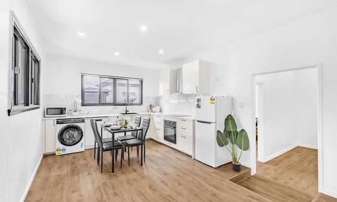 East Brisbane House | Comfy 2BR Sweet Home w/Parking/Balcony near River