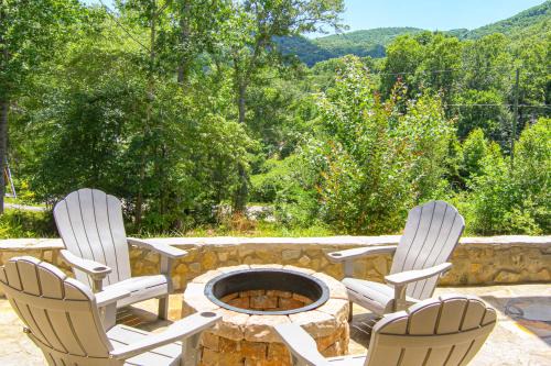 Skyland Apartment | Comfy Asheville Vacation Rental with Hot Tub!