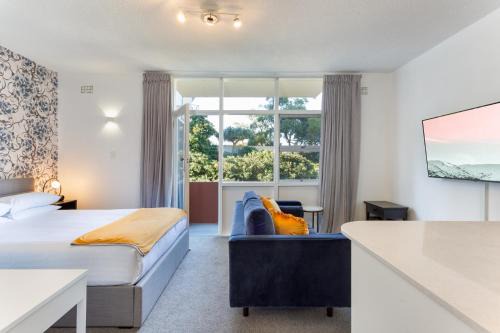 North Sydney Apartment | Comfy Balcony Studio near Parks Shopping & Dining