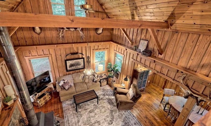 Lakemont House | Comfy Cabin near Lake Rabun