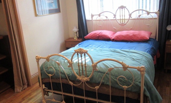 Chico House | Comfy Chico Home near FWY with Hot Tub {pet friendly}