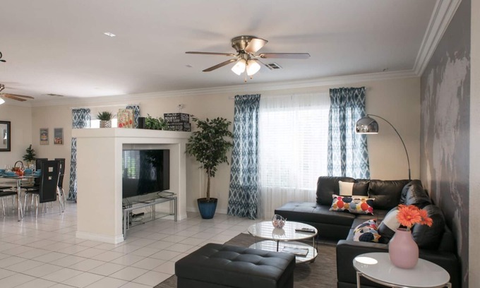Enterprise House | Comfy, clean & quiet 3 bedroom house close to Strip, Airport & T-mobile arena