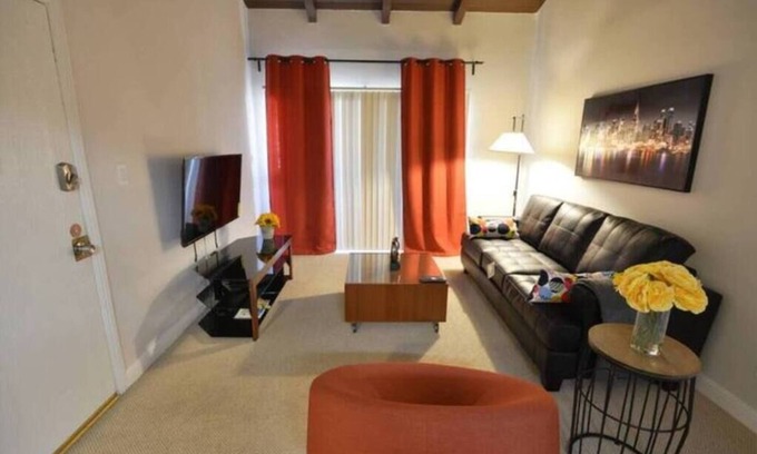 Paradise Condo | Comfy Condo 1bed/1bath close to the Airport
