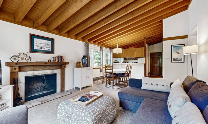 Sun Valley Condo | Comfy Condo with Shared Pool, Sauna - Near Slopes, Mountain Views