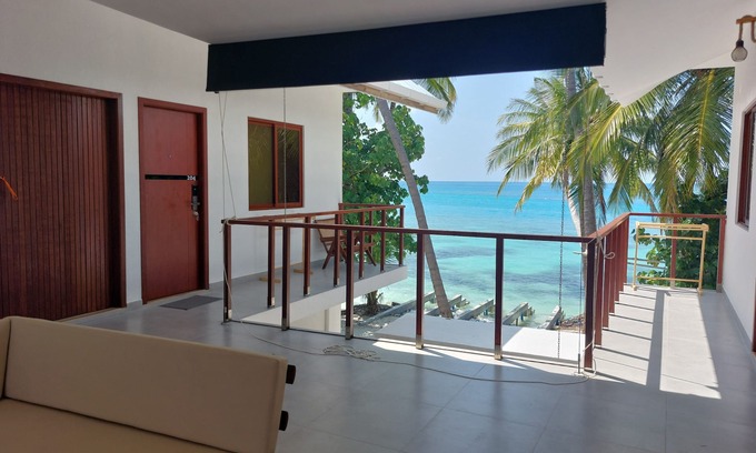 Dhiffushi Hotel | Comfy Cool Breeze by eMzaz