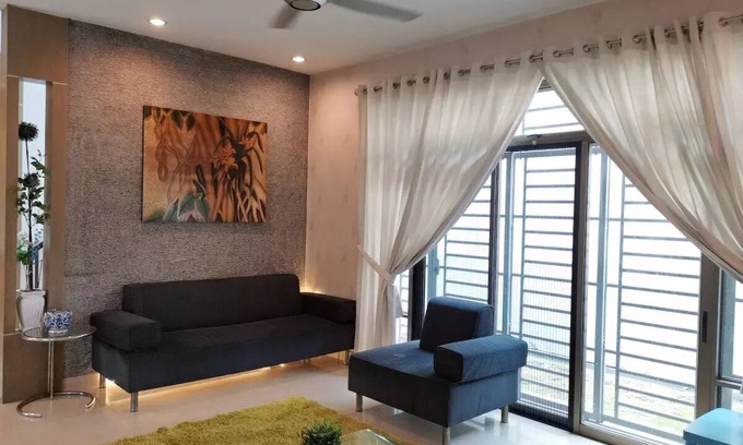 Taman Mount Austin House | Comfy Corner House Mount Austinnn