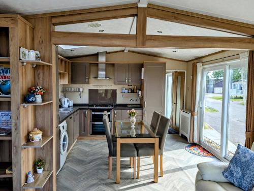 Chichester Villa | Comfy & Cosy family loving Home