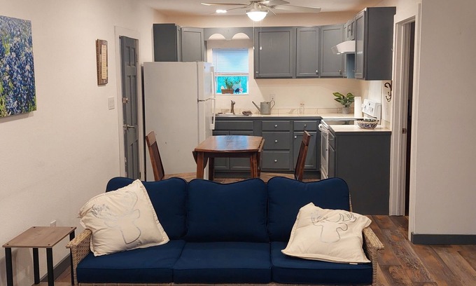 Llano House | Comfy Cottage near river access, Nearby Gulfing, Wine Country and famous food!