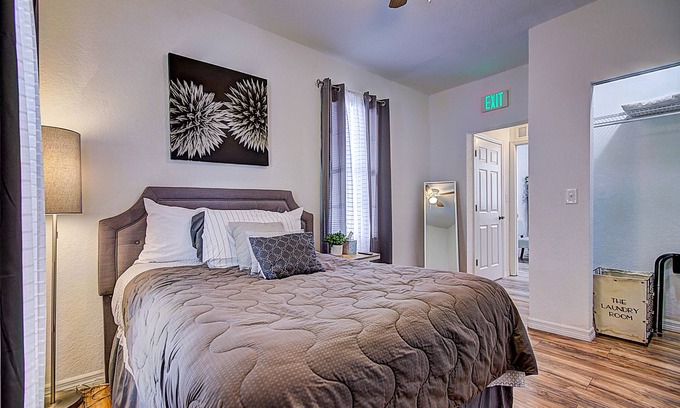 East Tampa Apartment | Comfy Cozy 2 bedroom near downtown