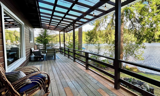 Lake Roesiger Cabin | Comfy Cozy Cabin on The Lake near Snohomish, Washington