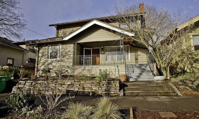 Richmond House | Comfy, Cozy, Central! Welcoming craftsman home near Hawthorne Blvd & Division