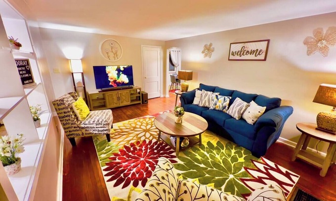 Westwood Apartment | Comfy Cozy Safe Spacious 1st Floor Apartment