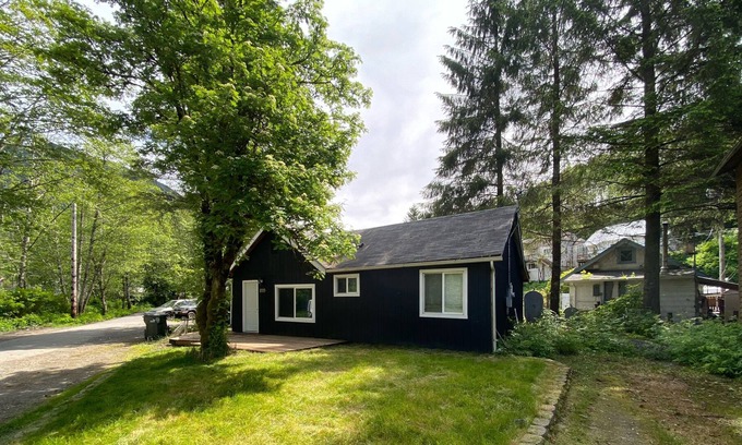 Ketchikan House | Comfy Creekside home