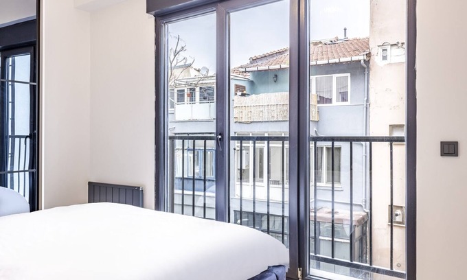 Osmanbey Apartment | Comfy Flat in Sisli with Central Location