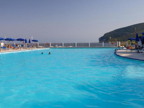 Pischina Salida Apartment | Comfy Flat W/Pool, Tennis Court & Private Beach!