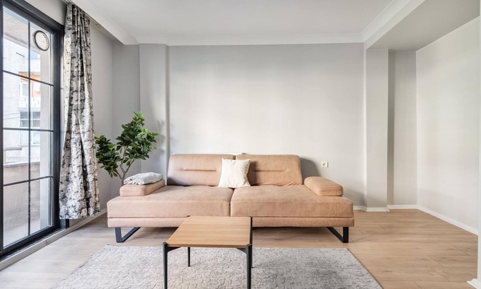 Esenler Apartment | Comfy Flat with Balcony in Esenler