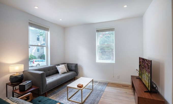 Georgetown Apartment | Comfy Georgetown 1BR w/bike storage near Waterfront by Blueground