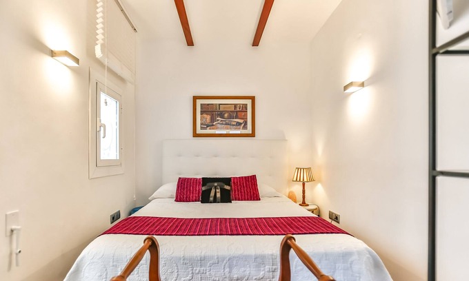 Sitges Town Center Apartment | Comfy Holiday Apartment for 3 People on the "Street of Sin" of Sitges