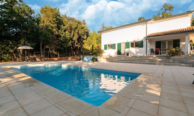 Arganil House | Comfy house with large garden and swimming pool