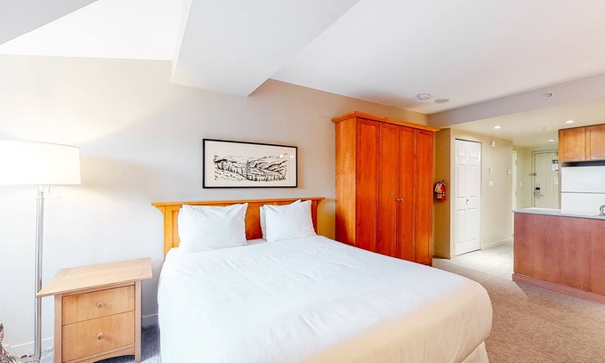 Whistler Village Apartment | Comfy mountain studio with fireplace & gym - near lifts and golf