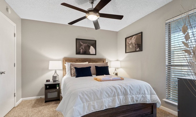 Irving Apartment | COMFY ONE BEDROOM W/POOL & FREE PARKING