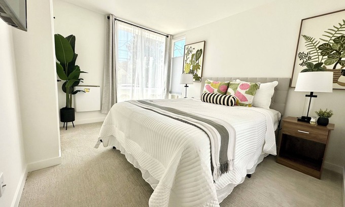 Whittier Heights House | Comfy Room in Ballard