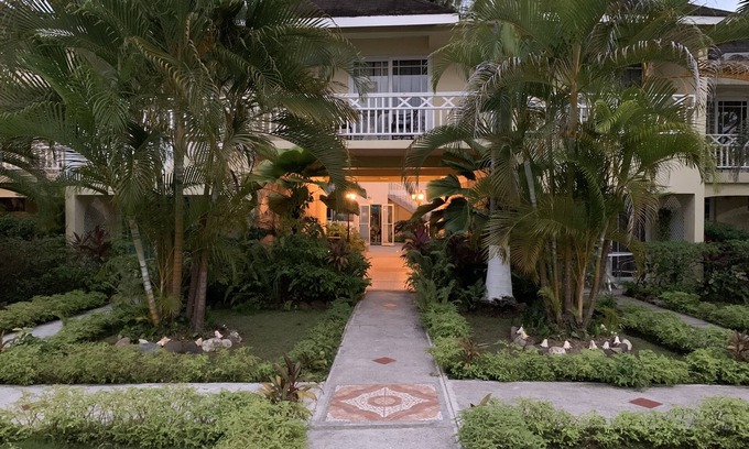 Negril Villa | Comfy Stay in Jamaica -Enjoy 7 Miles of White Sand Beach! by RedAwning