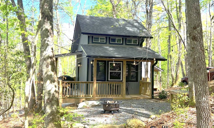 Topton Cabin | Comfy Tiny Cabin Near Lake Nantahala - The Great Smoky Mountains