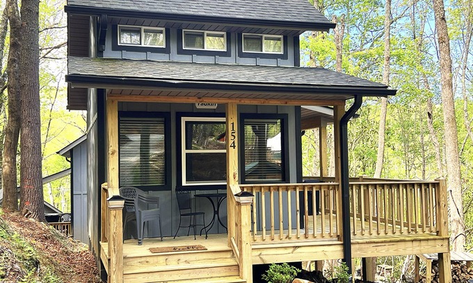 Topton Cabin | Comfy Tiny Cabin Near Lake Nantahala and the Great Smoky Mountains