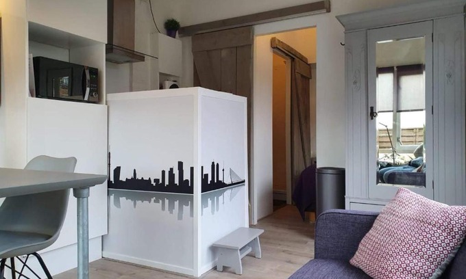 Zestienhoven Apartment | Comfy Tiny house Rotterdam Airport
