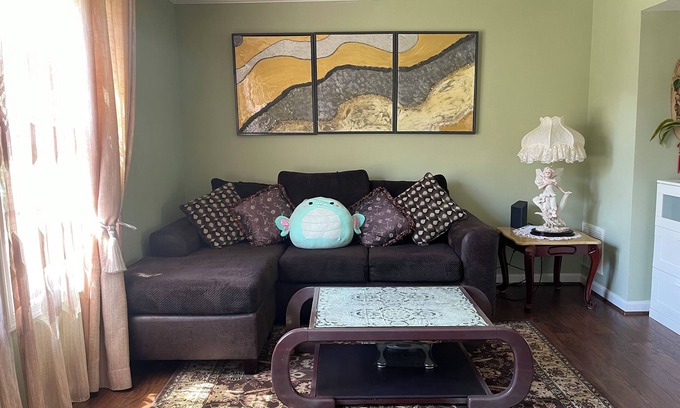 Woodbridge House | Comfy Vacation Retreat