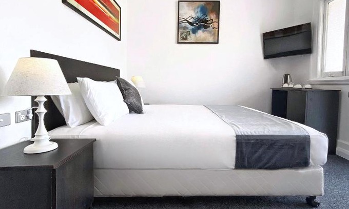 Hay Hotel | Commercial Motel