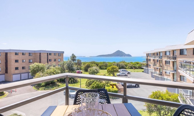 Nelson Bay Apartment | Commodore 6, 6 Intrepid Cl - water views, Air Con, Wi-Fi