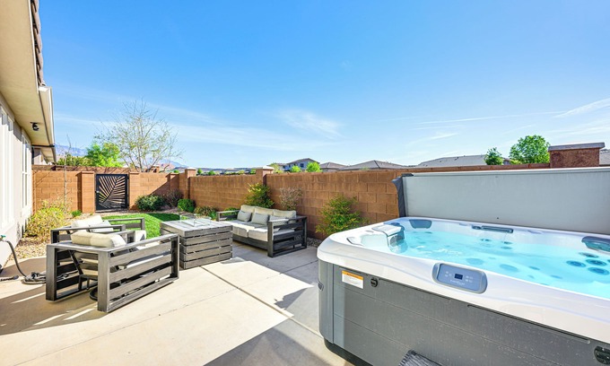 Sienna Hills House | Community Pool & Private Hot Tub: Washington Home!