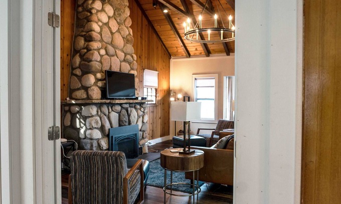 Lake Geneva House | Como Collection – 2 Homes, 2 Lakes, 1 Rental!