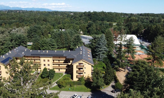 Guanzate Apartment | Como Lake Milan Dream Apartment - 5 minutes from the highway, surrounded by greenery
