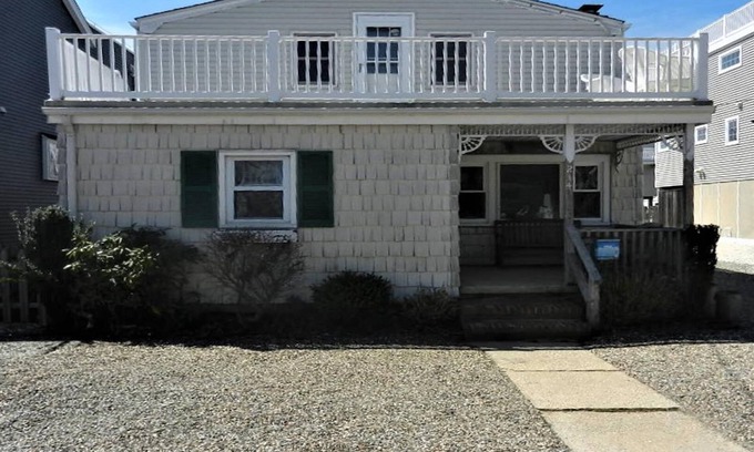 Ship Bottom House | Compact and Cozy 3 Bedroom Unit