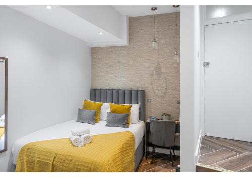 Wandsworth Apartment | Compact Comfort: Your London Basecamp