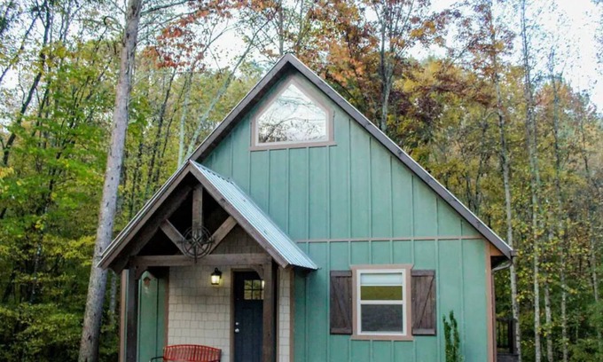 Tellico Plains Cabin | Compass Lodge w/ queen bed