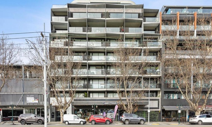 St Kilda Apartment | Complete Host Halo Apartments